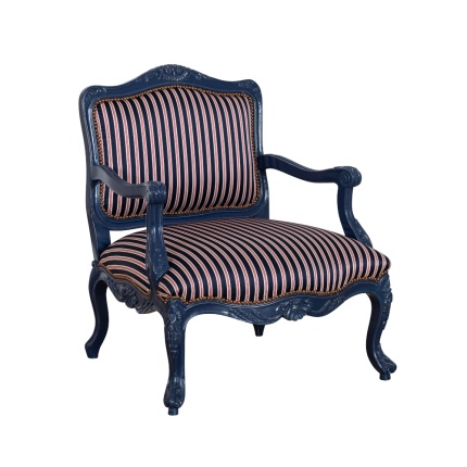 Viena Armchair by Lapa Interior Design – upholstered chair with curved back and wooden legs